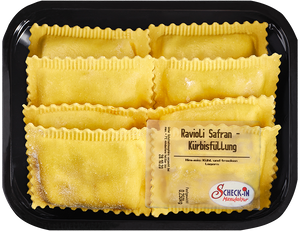 Ravioli mit Kürbisfüllung in der Verpackung;  scheck-in